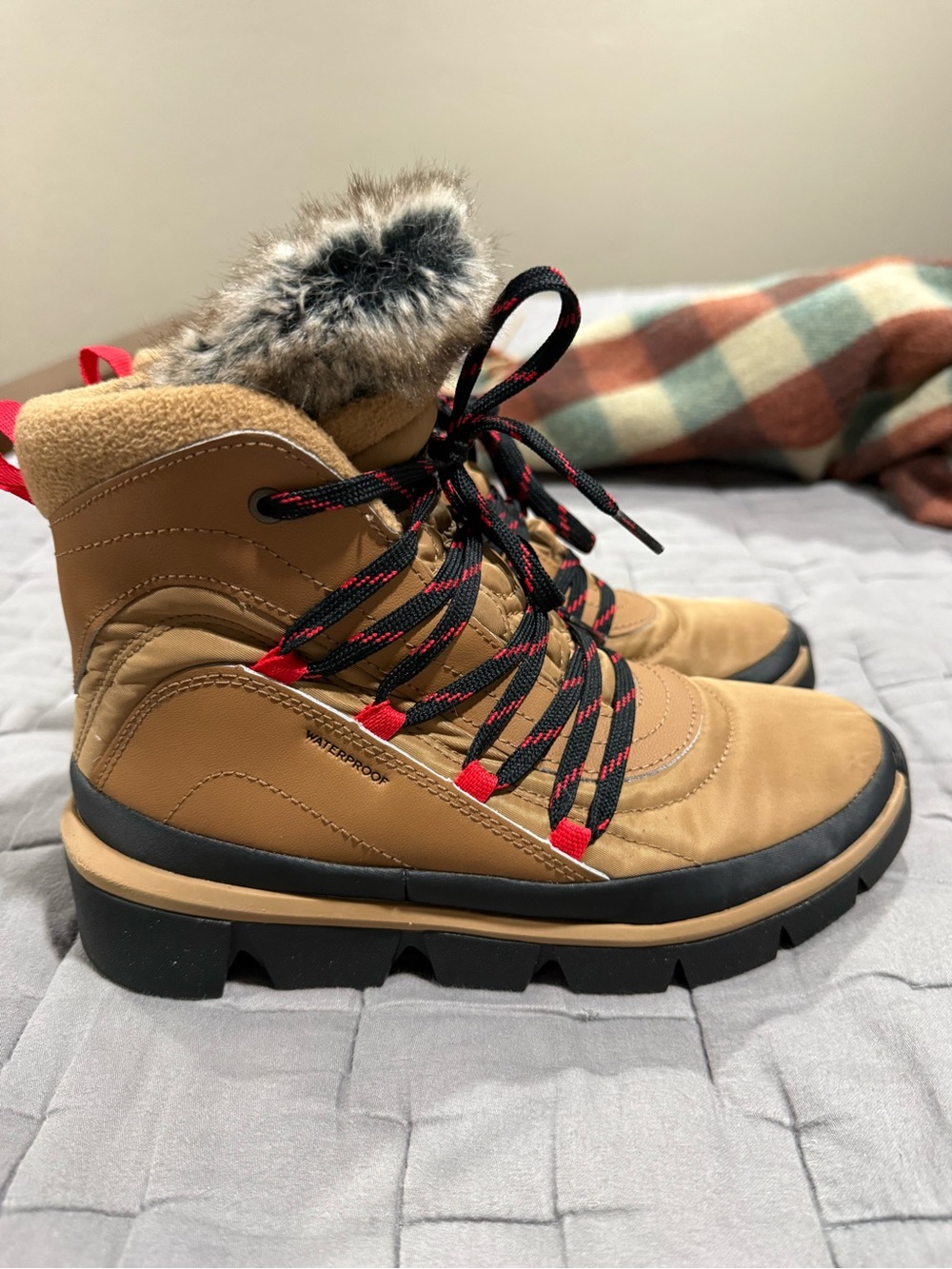 Columbia Women's Keetley Shorty Snow Boot